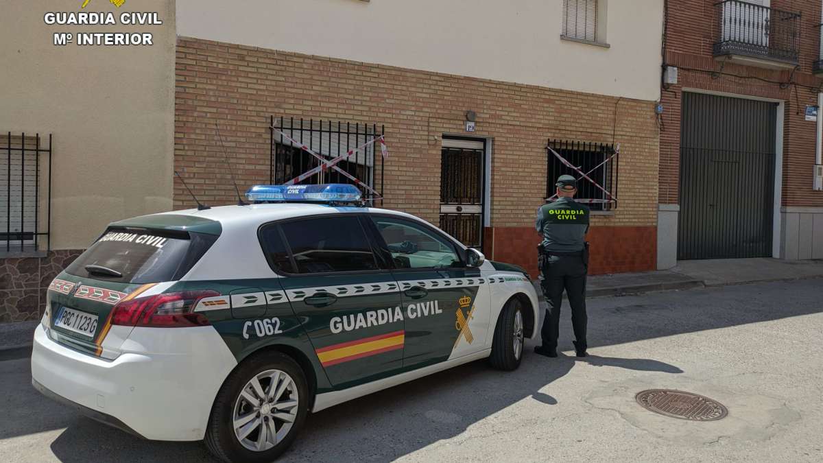 Guardia Civil rescata a un hombre en el incendio de su vivienda en Toledo