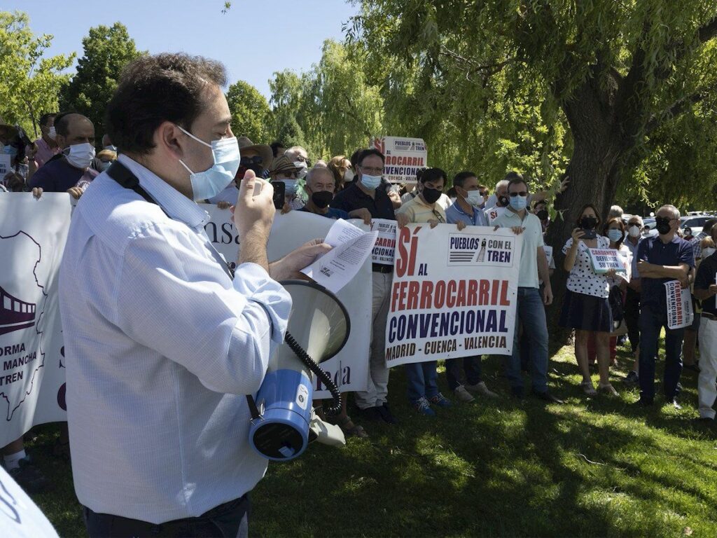 'Pueblos con el tren' reclama en Cuenca mantener la línea Madrid-Valencia