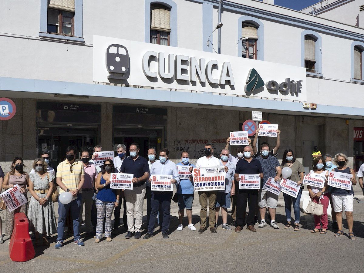 'Pueblos con el tren' reclama en Cuenca mantener la línea Madrid-Valencia