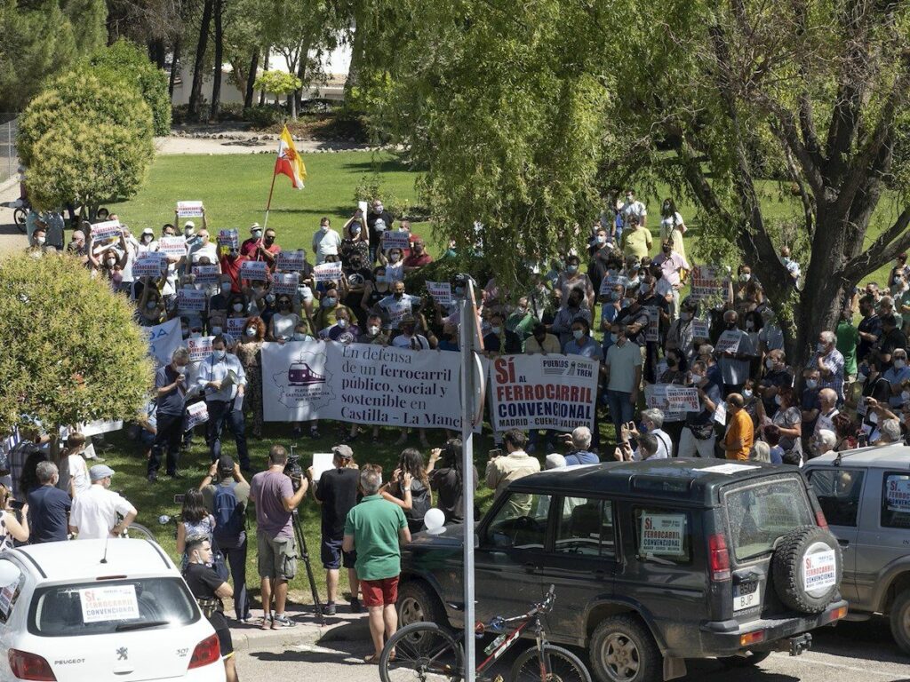 'Pueblos con el tren' reclama en Cuenca mantener la línea Madrid-Valencia