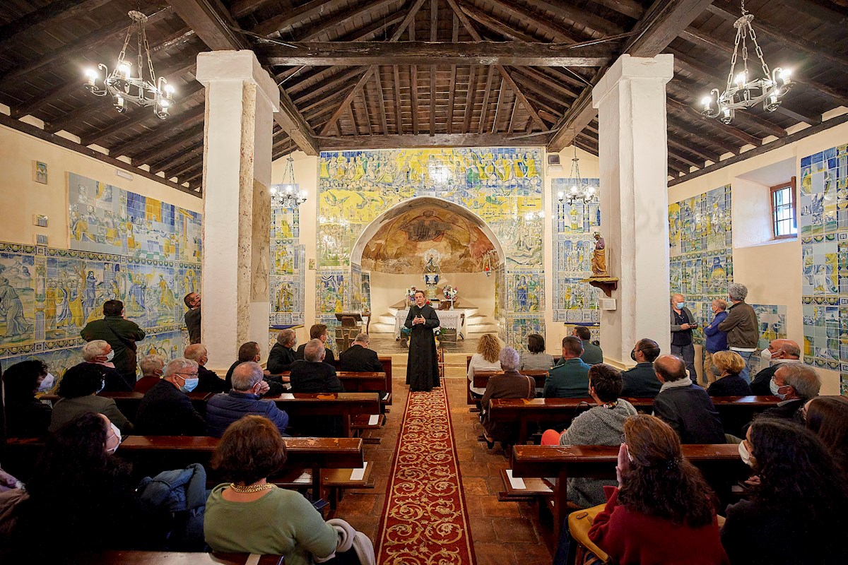 El arzobispo inaugura azulejería restaurada en ermita Piedraescrita (Toledo)