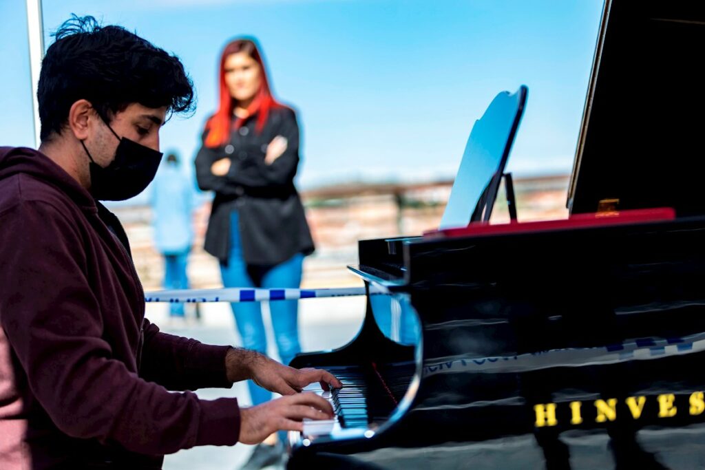 Música de cinco pianos de cola, en las plazas del Casco Histórico de Toledo