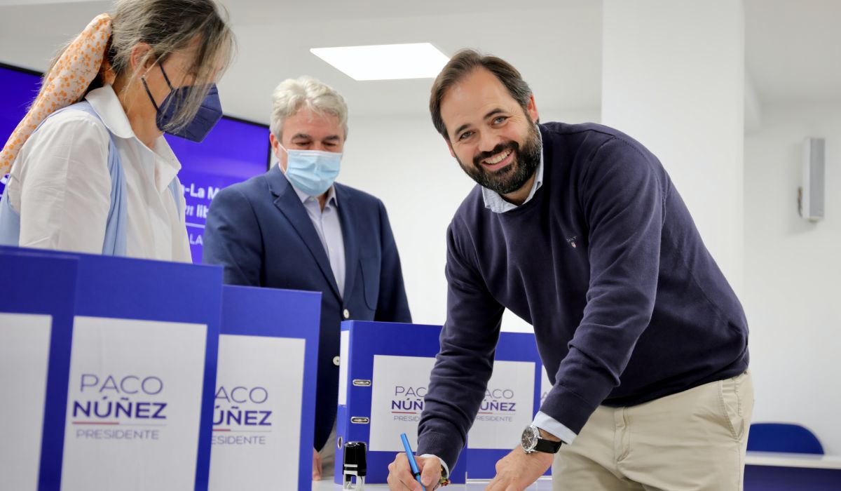 Núñez, en Toledo, entrega avales