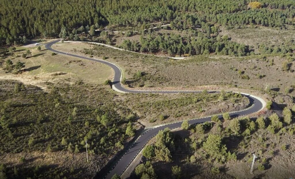 La Diputación invierte 240.000 € en mejorar la carretera desde Tamajón a la intersección con la GU-186