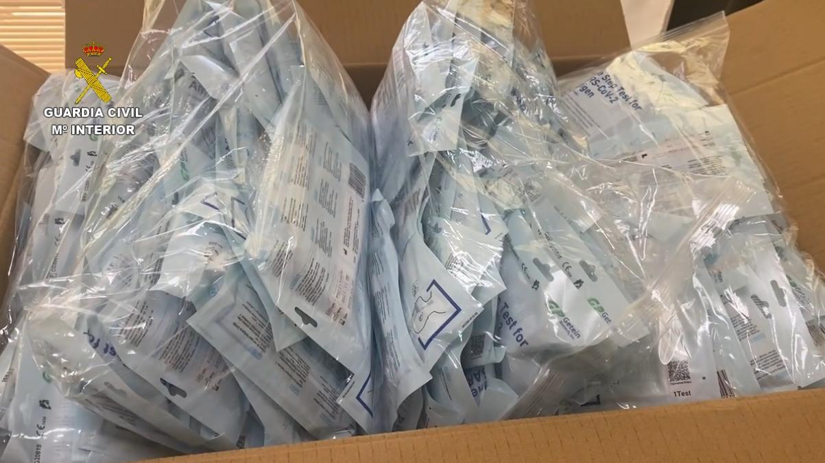 La Guardia Civil interviene casi 500 test de antígenos que se vendían irregularmente en dos ferreterías de Esquivias y Pantoja
