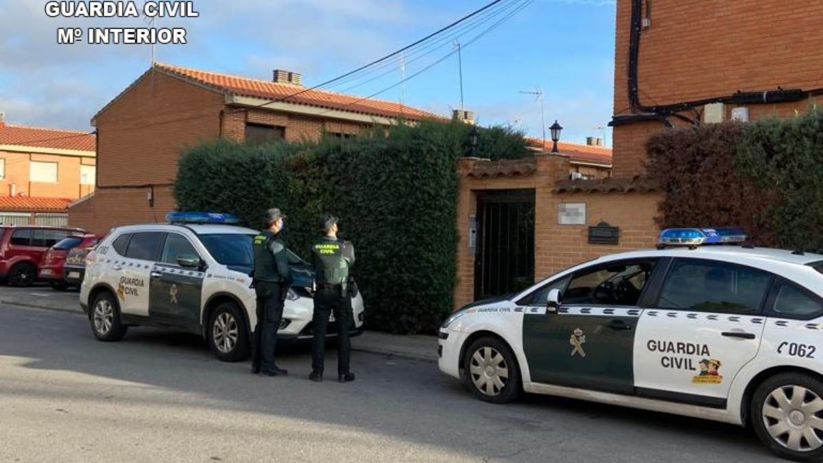 La Guardia Civil, en el marco de la Operación FONA, ha detenido a tres hombres, todos ellos de 19 años de edad