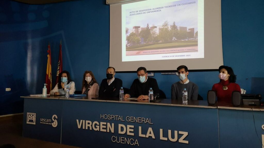 Mesa del acto de entrega de diplomas