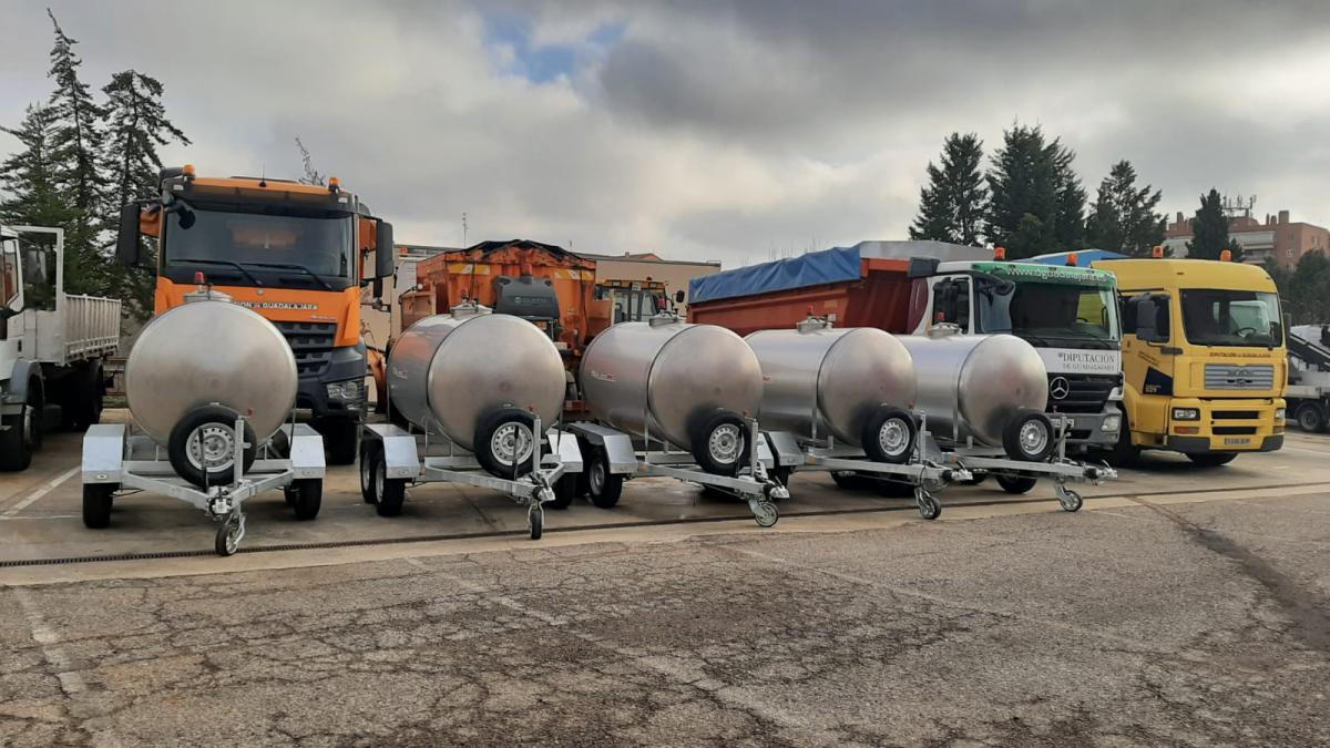 Cada una de las cisternas tiene una capacidad de carga de 3.000 litros de agua / Diputación Guadalajara