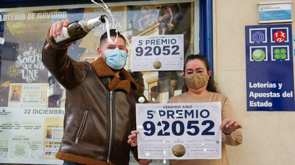 El primer quinto premio del Sorteo Extraordinario de Navidad de este martes, que ha recaído en el número 92052, se ha vendido en la administración Virgen de las Cruces de Daimiel (Ciudad Real)