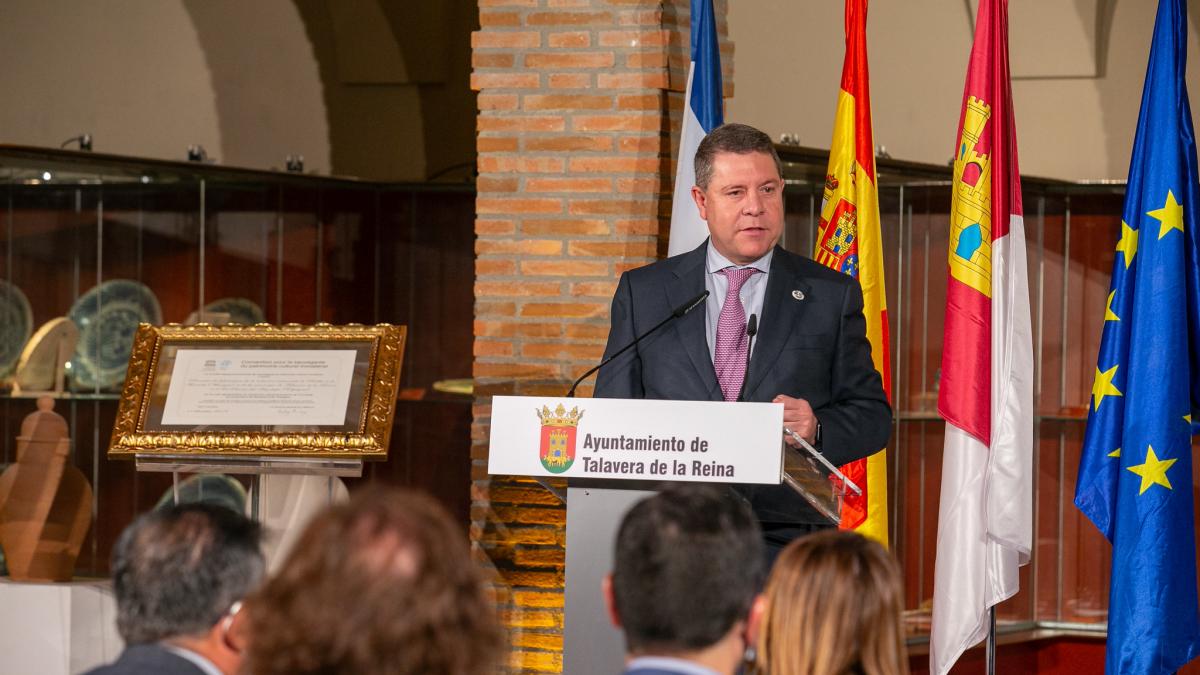 García-Page reconoce el “alcance patrimonial universal” de la cerámica de Talavera y Puente y lamenta que haya quien use las señas de identidad “para dividir”