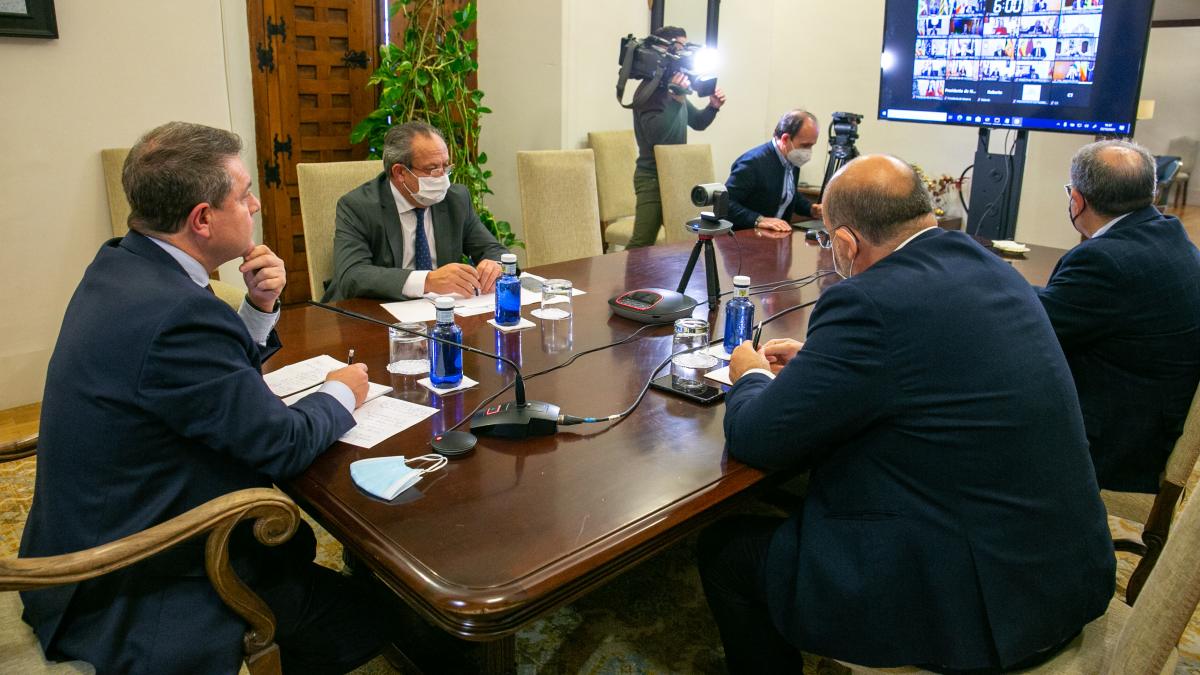 El jefe del Ejecutivo regional, Emiliano García-Page, participa en la XXV Conferencia de Presidentes, que se celebra de forma telemática, con el objetivo de abordar la situación del coronavirus / JCCM