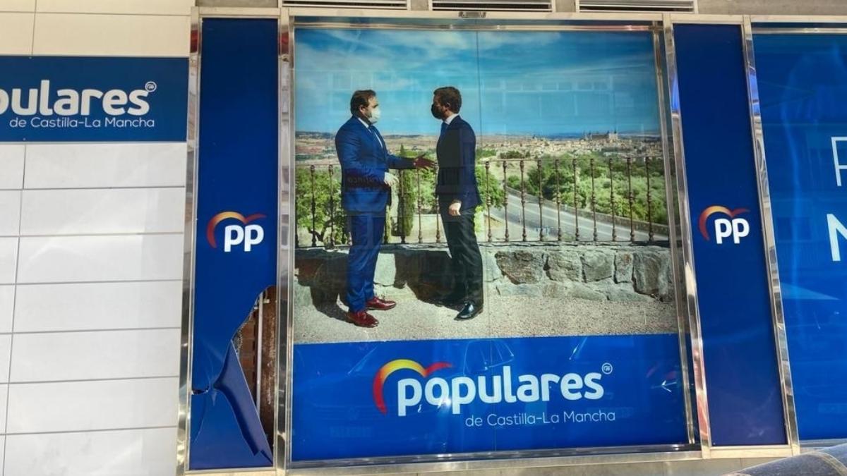 Fachada de la sede regional del PP en Toledo tras haber sufrido actos vandálicos / PP C-LM