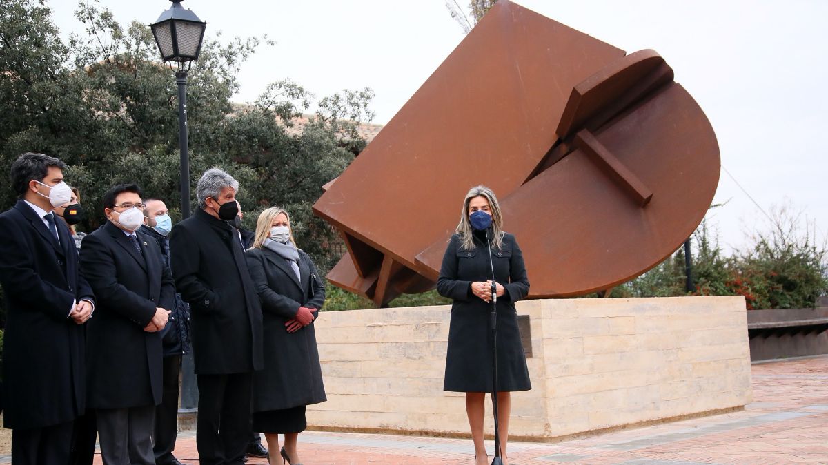 -Toledo ya honra a sus fallecidos por la COVID-19 tras inaugurar la escultura hecha en su memoria, obra de Rafael Canogar