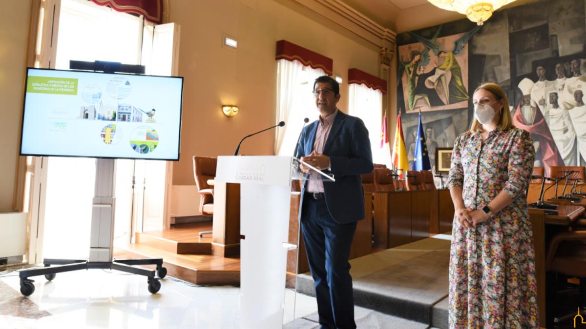 92 municipios se suman al objetivo de la Diputación de dotarles de una señalética turística “unificada y que proyecte calidad”