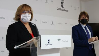 La delegada de la Junta de Comunidades en Ciudad Real, Carmen Teresa Olmedo junto al delegado de la Consejería de Economía, Empresas y Empleo, Agustín Espinosa / JCCM