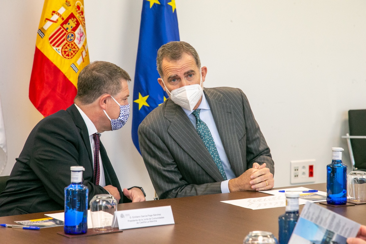 El presidente de Castilla-La Mancha, Emiliano García-Page, acompaña al rey de España, Felipe VI, en la inauguración de la Ciudad de la Justicia de Albacete / JCCM