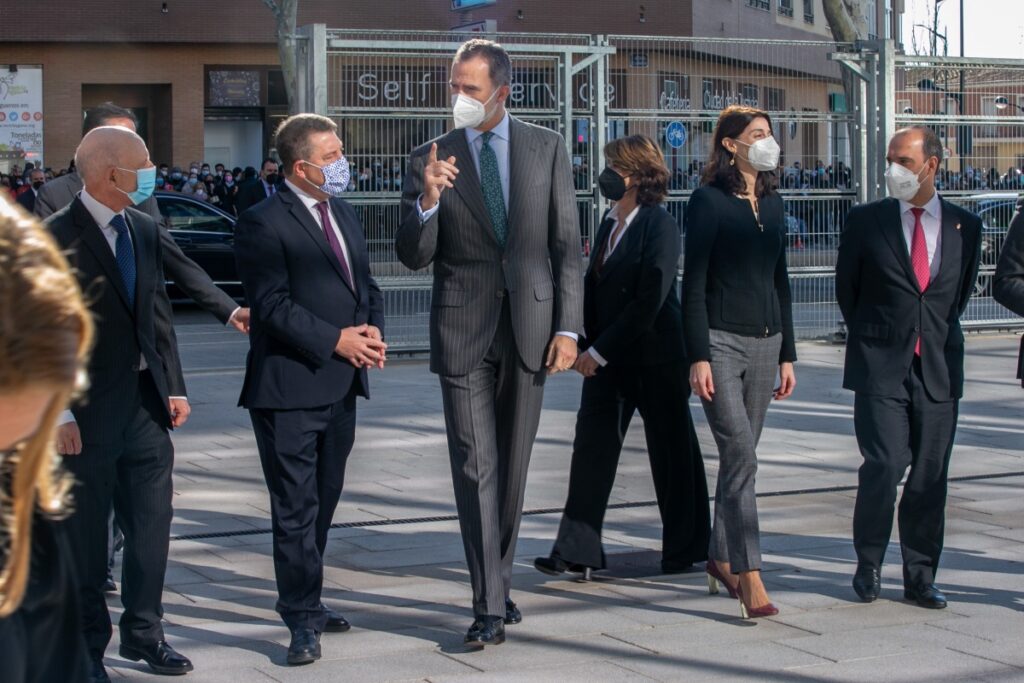 El presidente de Castilla-La Mancha, Emiliano García-Page, acompaña al rey de España, Felipe VI, en la inauguración de la Ciudad de la Justicia de Albacete / JCCM