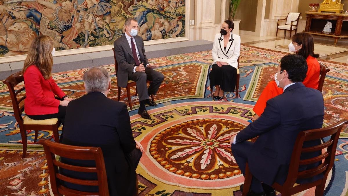 La alcaldesa de Ciudad Real, Eva Masías, ha atendido a los medios de comunicación tras ser recibida en audiencia por su Majestad el Rey Felipe VI en el Palacio de la Zarzuela / Ayuntamiento Ciudad Real