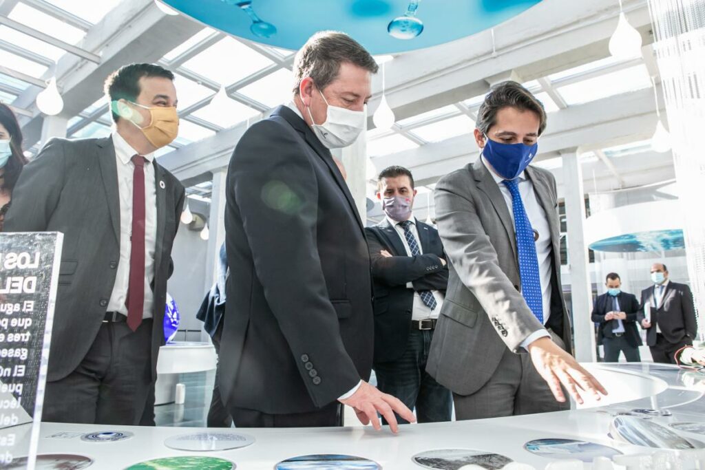 El presidente de Castilla-La Mancha, Emiliano García-Page, visita el Centro de Interpretación del Agua y la Torre del Agua / JCCM