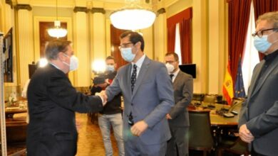 El ministro de Agricultura traslada su apoyo a Fenavin, que cuenta ya con alta demanda de bodegas y cooperativas