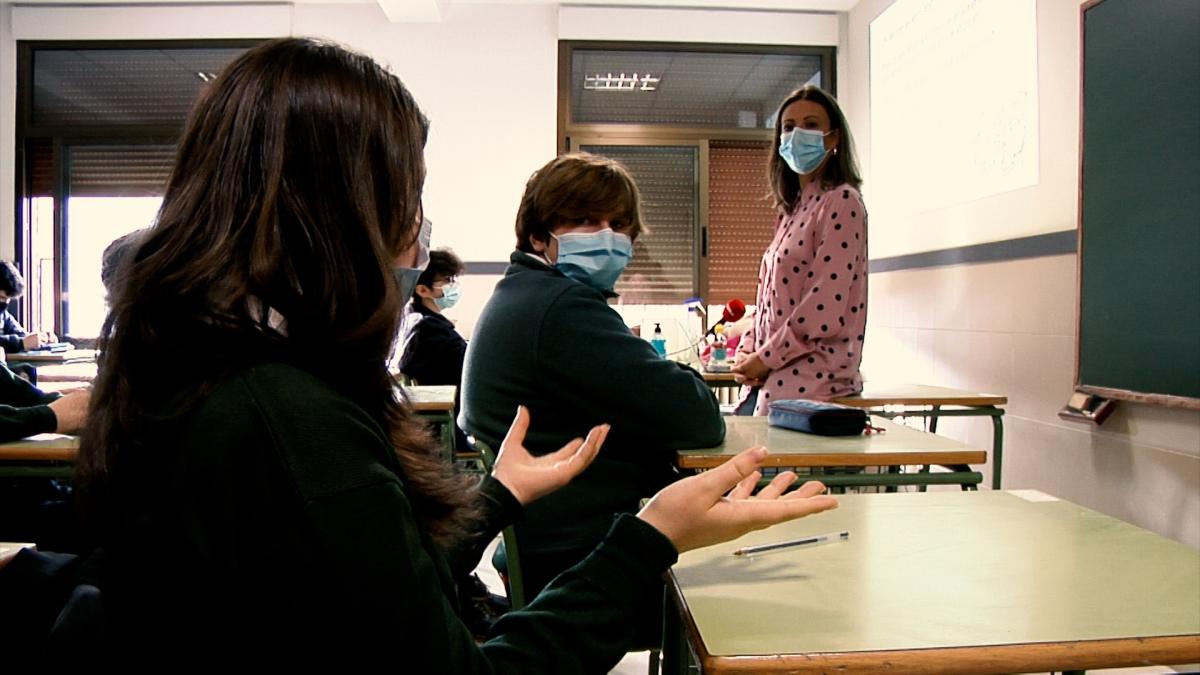 Investigadores de Parapléjicos en el colegio 'Virgen del Carmen de Toledo' con motivo del Día Internacional de la Mujer y la Niña en la Ciencia / EUROPA PRESS