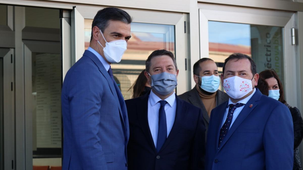 Pedro Sánchez, Emiliano García-Page y Adolfo Muñiz / EUROPA PRESS