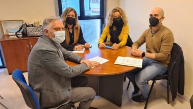 El portavoz del Grupo Municipal Popular, Paco Cañizares, mantuvo hace unos días un encuentro con Javier Perea, de la Asociación AVE Ciudad Real / Foto: PP
