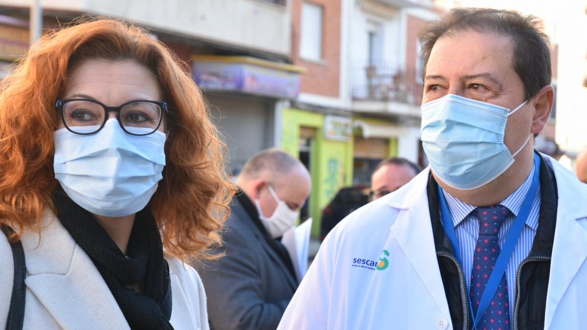 Juani García, responsable de Servicios Sociales de la Diputación de Albacete junto a Ibrahím Hernández, gerente de la GAI / Foto: Diputación de Albacete