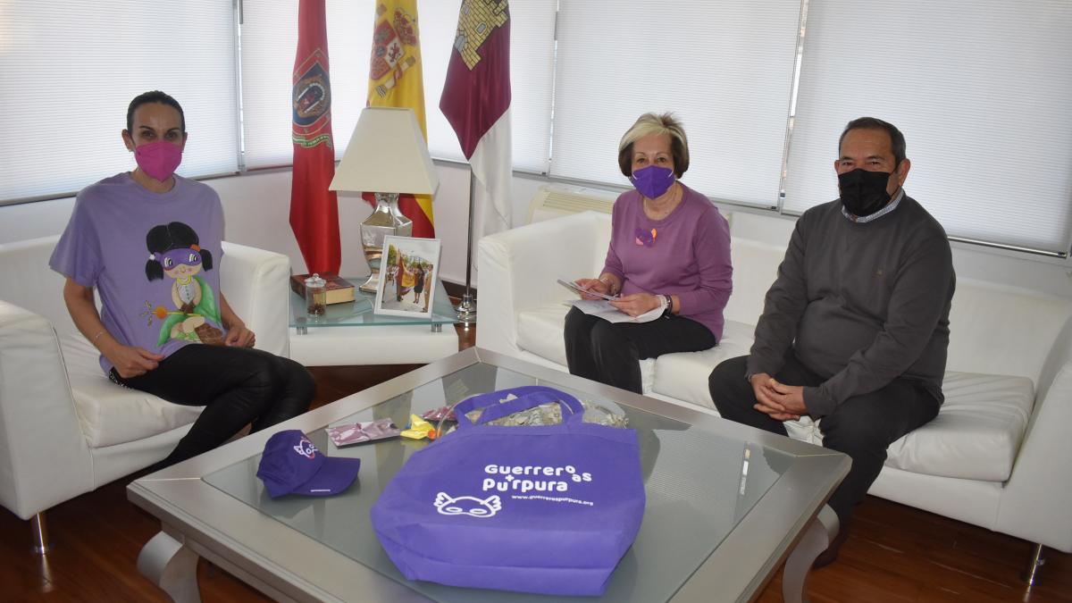 La Asociación “Guerreros Púrpura” presenta sus acciones para mejorar la calidad de vida de niños y niñas con enfermedades raras y sus familias a la alcaldesa de Ciudad Real