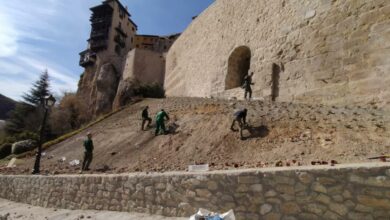 Comienzan los trabajos para reponer la vegetación de la ladera de la calle Canónigos de Cuenca