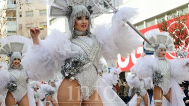 Música, fiesta y mucho color en el desfile de Piñata de Ciudad Real