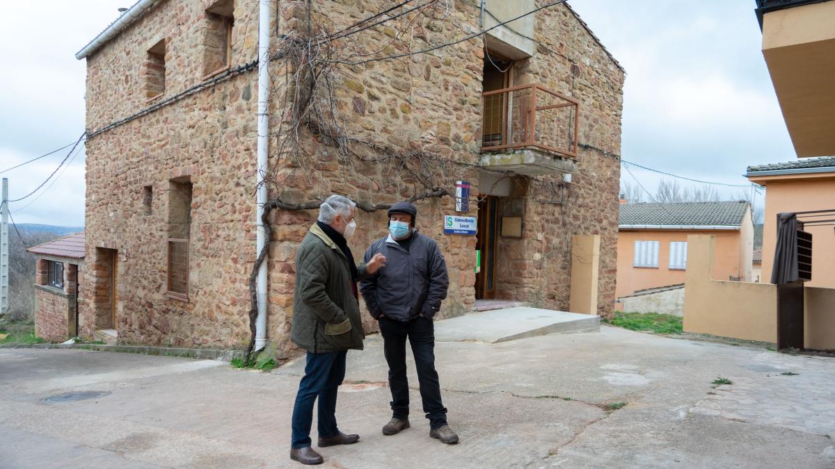 El diputado delegado de Planes Provinciales, Obras y Servicios, Ramiro Magro junto al alcalde de Ujados