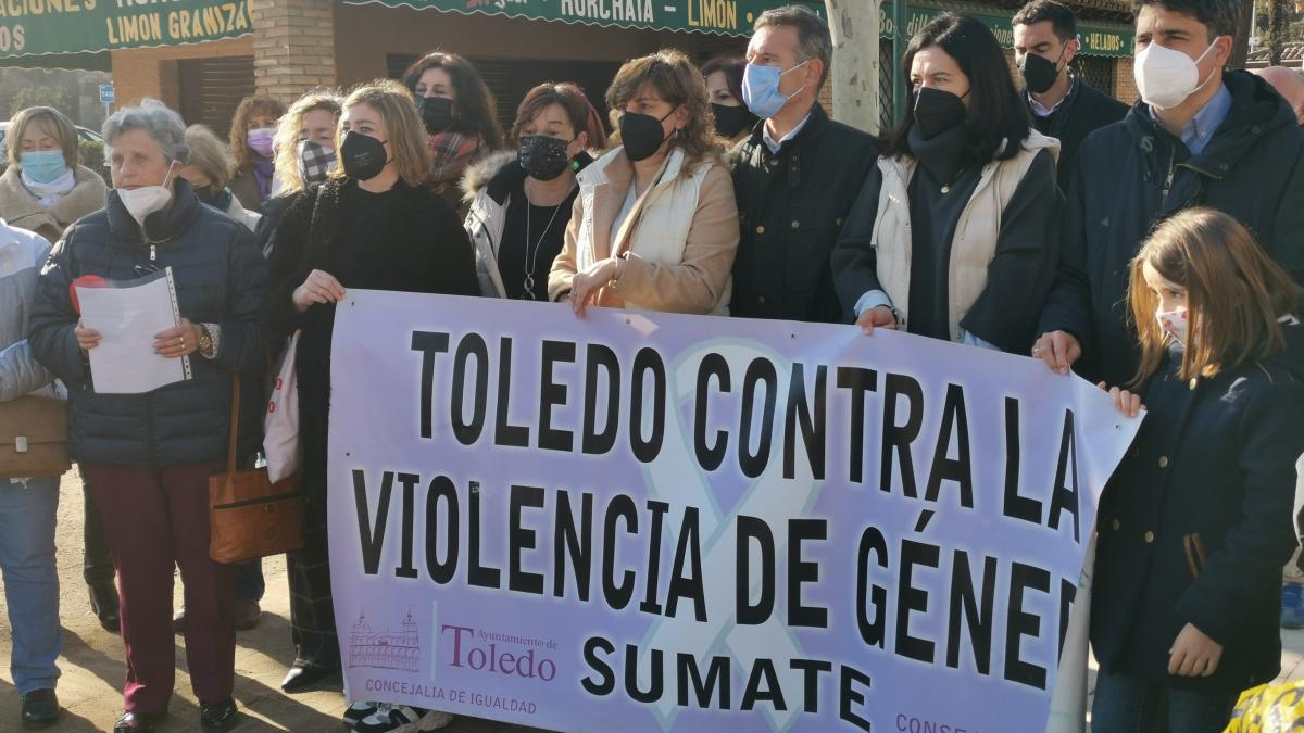 La asociación de mujeres ‘Dama’ ha sido la encargada hoy de ponerle voz al manifiesto que cada primer martes de mes promueve el Consejo Local de la Mujer en el Parque de la Vega