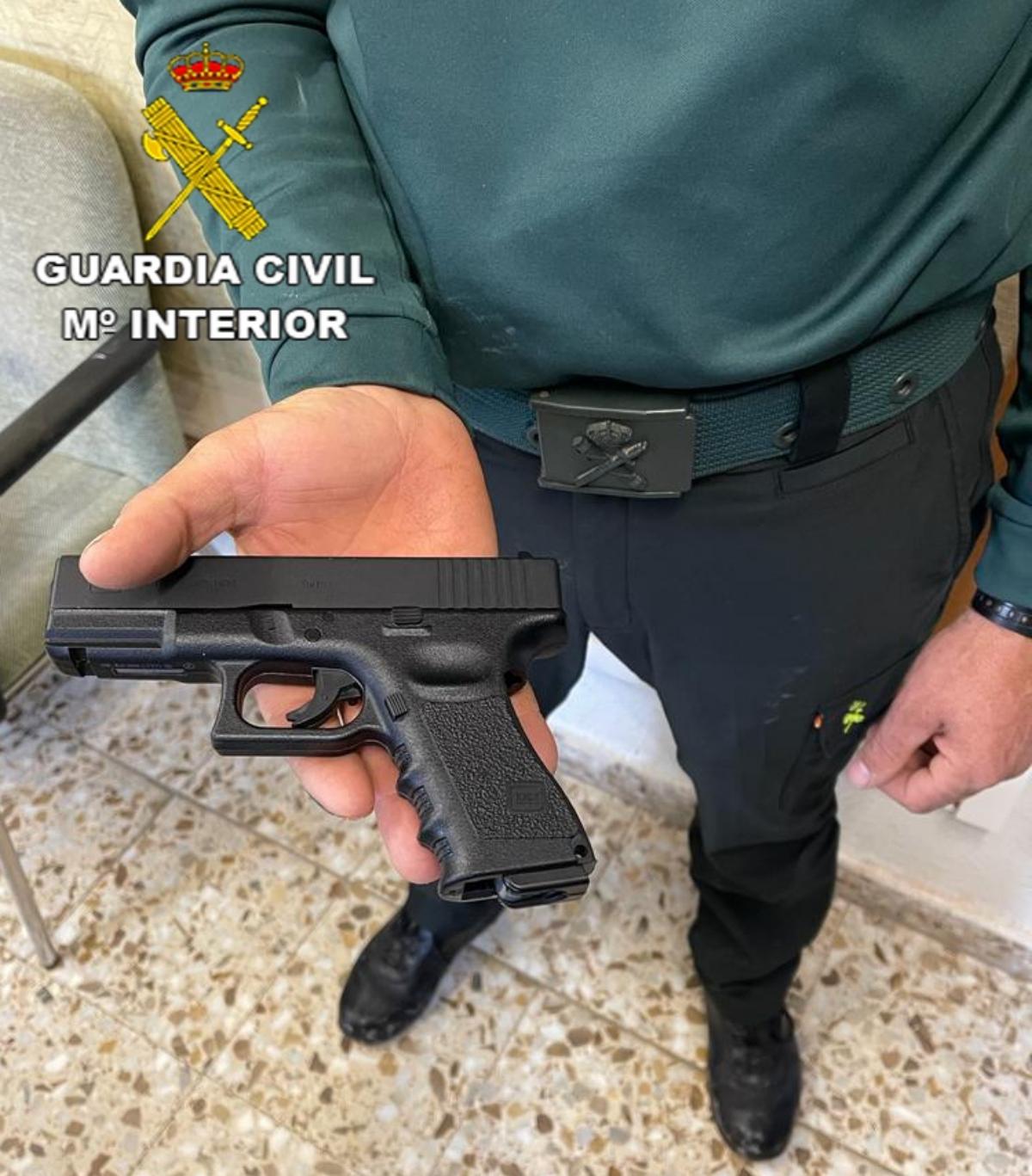 Detenido por encañonar a un guardia civil de Guadalajara con un arma simulada / Foto: Guardia Civil 