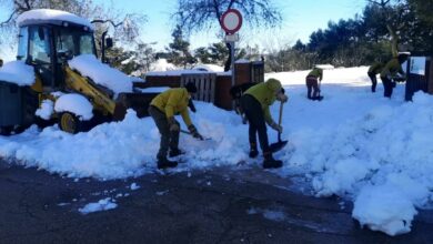 Vecinos de Tarancón quitando nieve / Ayto. Tarancón