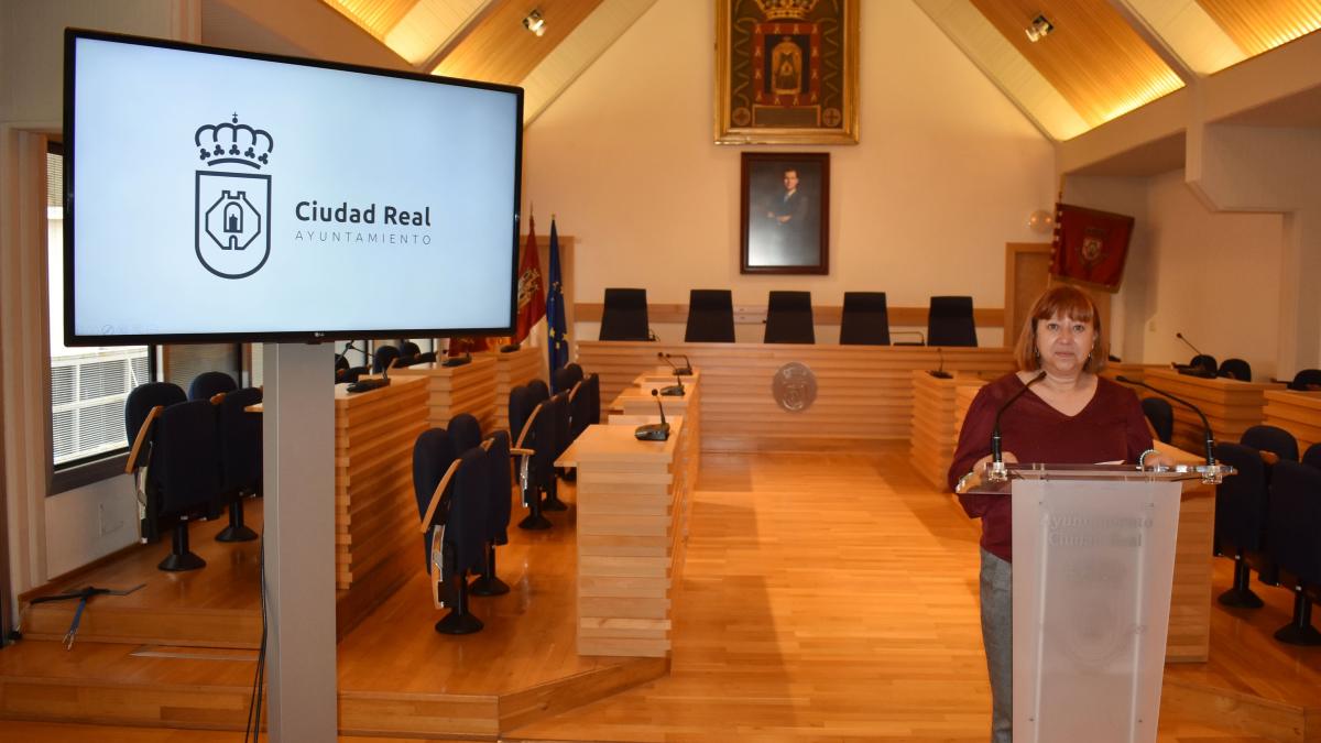 La presidenta del Patronato de Personas con discapacidad, Matilde Hinojosa, en rueda de prensa / Ayto. Ciudad Real