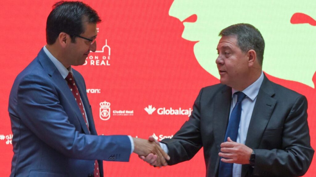Caballero y Page han firmado en la Diputación el protocolo que articula el apoyo del Gobierno regional a la feria / Imagen: Diputación Ciudad Real