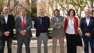 La Facultad de Letras de la UCLM reconoce la trayectoria profesional y la proyección humana de su profesor Juan Sisinio Pérez Garzón / UCLM