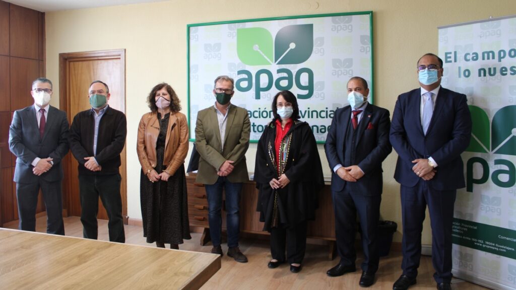 La embajadora de Túnez en España visita la oficina 'Impulsa Guadalajara'