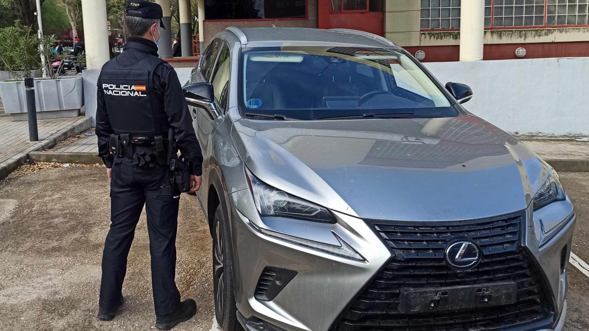 La Policía Nacional detiene al conductor de un vehículo robado que circulaba por la N-II con placas de matrícula falsas / Foto: Policía Nacional