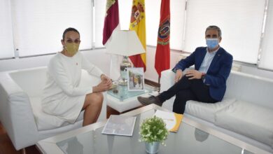 La alcaldesa de Ciudad Real, Eva María Masías, ha mantenido una reunión con el presidente de la Federación de Deportes para Personas con discapacidad intelectual de Castilla-La Mancha / Imagen: Ayto Ciudad Real