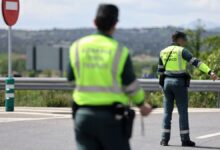 Dos agentes de la Guardia Civil en un control de tráfico Imagen de archivo: Eduardo Parra-Europa Press
