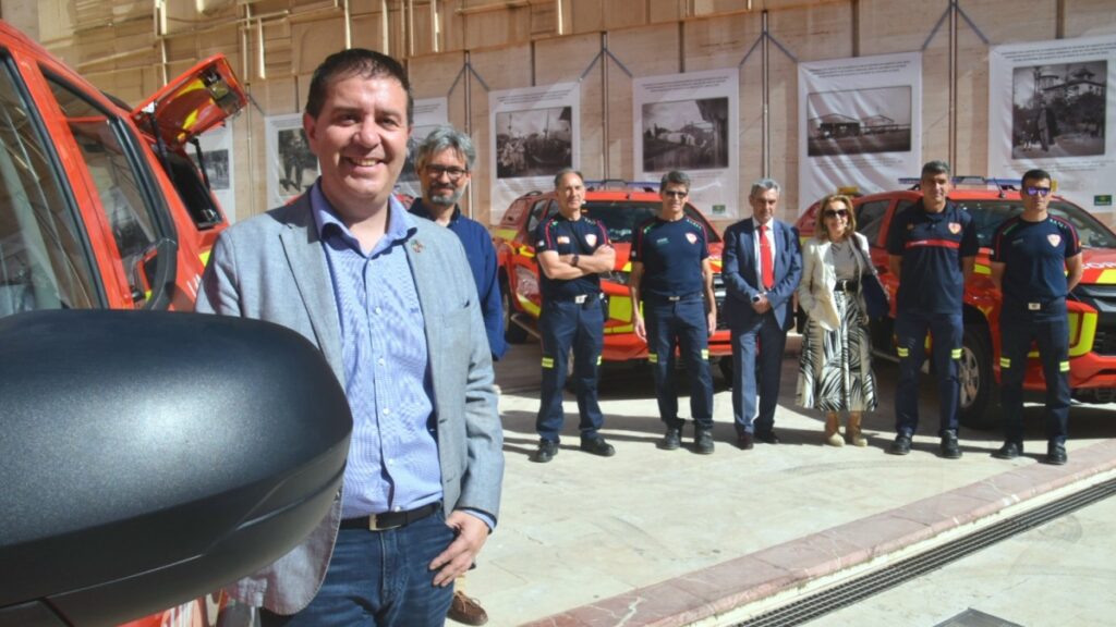 La Diputación de Albacete presenta 6 nuevos vehículos para el SEPEI / Diputación Albacete