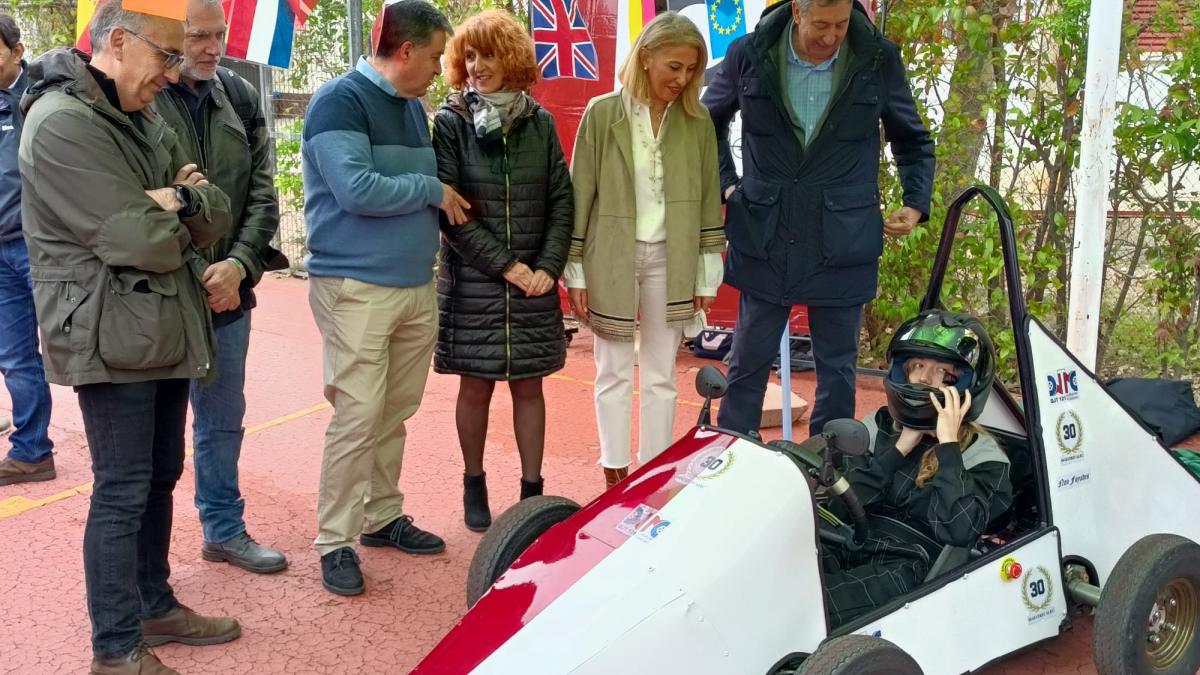 Ciudad Real asiste a la presentación de su primer coche eléctrico realizado por alumnos del IES Maestre de Calatrava / Ayto. Ciudad Real