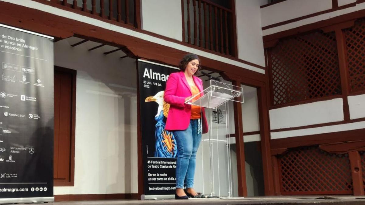 Viceconsejera de Cultura y Deportes, Ana Muñoz, durante la presentación de la programación del Festival de Almagro en esta localidad / JCCM