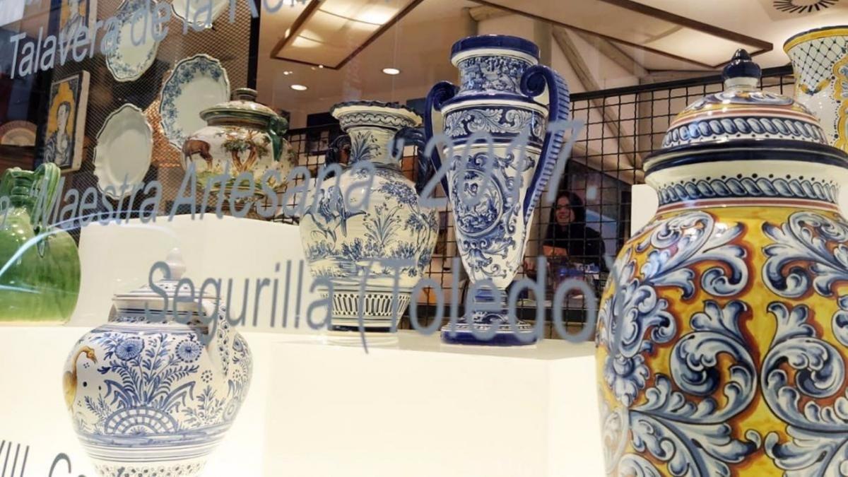 Artesanía y tradición de la región se dan la mano para iluminar los escaparates de la Oficina de Castilla-La Mancha en la Gran Vía de Madrid / JCCM