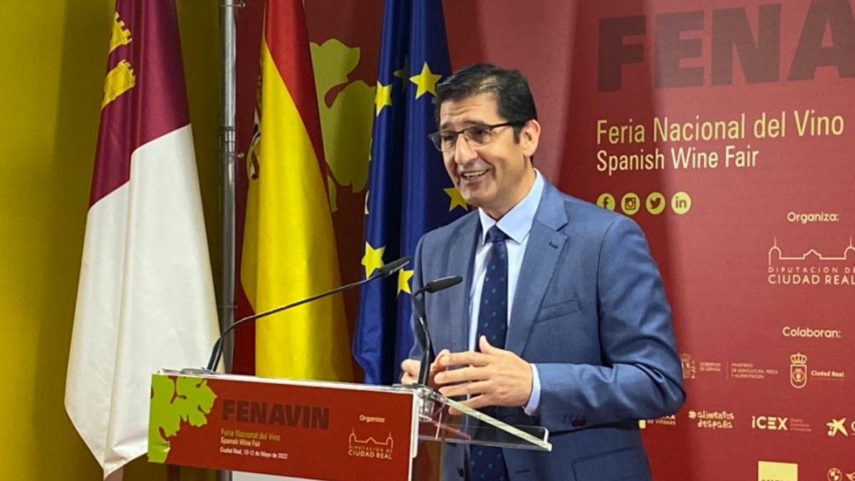 José Manuel Caballero ha anunciado esta mañana, en la inauguración de la Feria Nacional del Vino, que FENAVIN tendrá instalaciones permanentes y una infraestructura total del siglo XXI / Diputación Ciudad Real