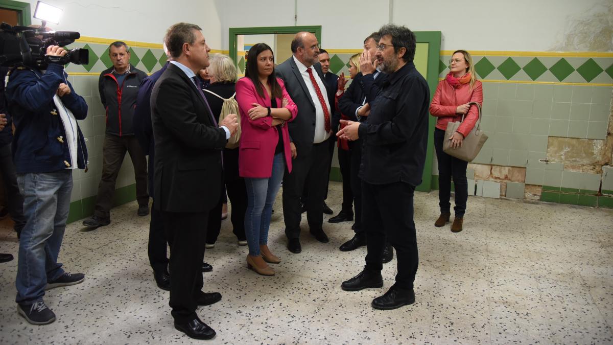 El jefe del Ejecutivo regional, Emiliano García-Page, visita, en Cuenca, el inicio de las obras de reforma del Centro de Mayores ´Las Quinientas´ / JCCM