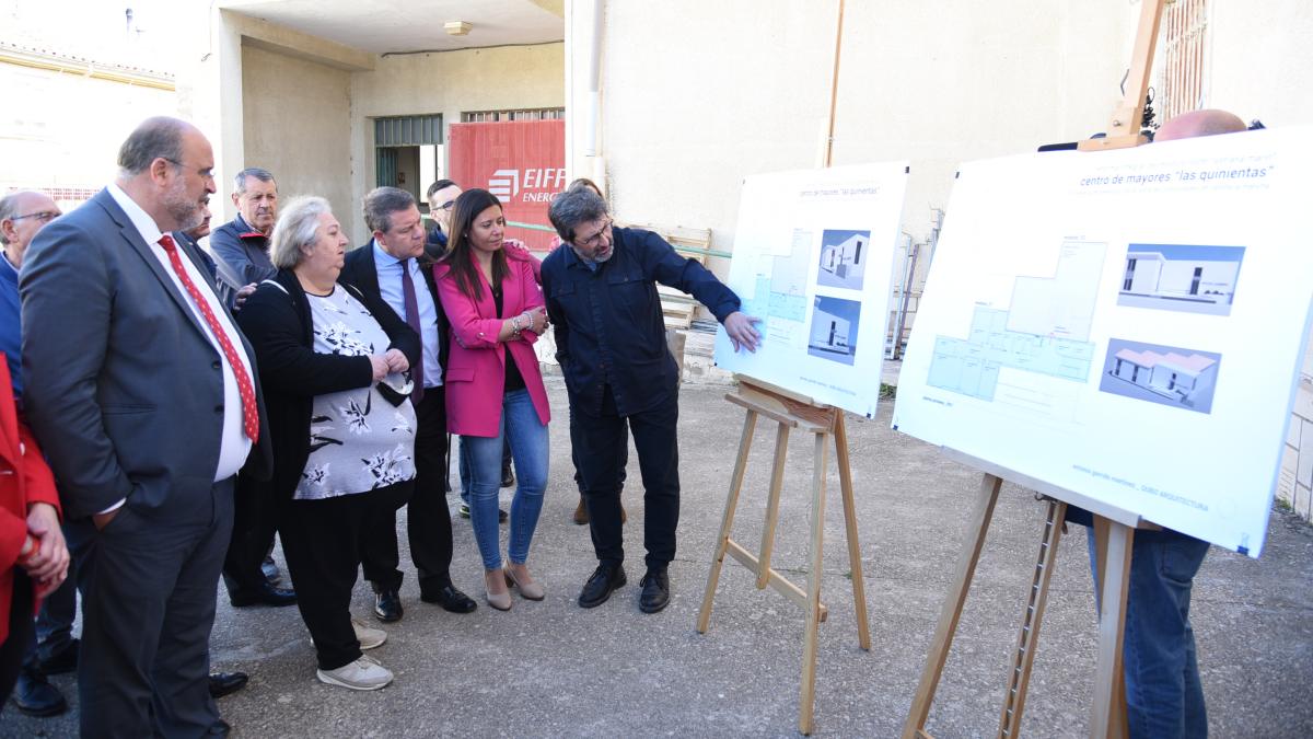 El jefe del Ejecutivo regional, Emiliano García-Page, visita, en Cuenca, el inicio de las obras de reforma del Centro de Mayores ´Las Quinientas´ / JCCM