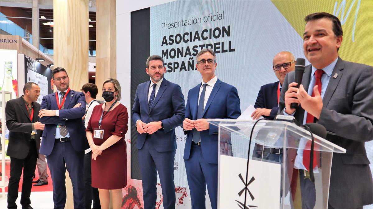 Castilla-La Mancha, Murcia y Comunidad Valenciana impulsan la recuperación de la variedad de uva monastrell en FENAVIN / JCCM
